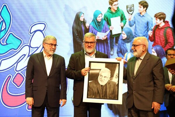 برگزاری اختتامیه نخستین المپیاد ملی تئاتر «ایران قهرمان