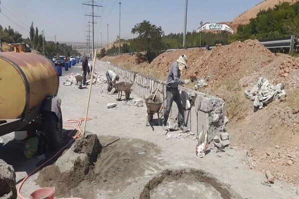 پیشرفت ۲۰ درصدی اجرای دیوار سنگی در ضلع جنوبی اتوبان پاسداران
