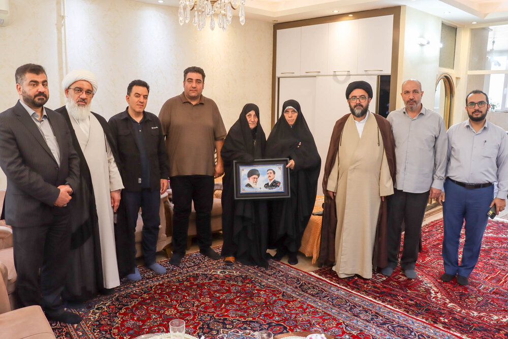 دیدار شهردار تبریز با خانواده معظم شهید والامقام «محمدهزوئی» و جانباز سرافراز «ناصر شهابی راد