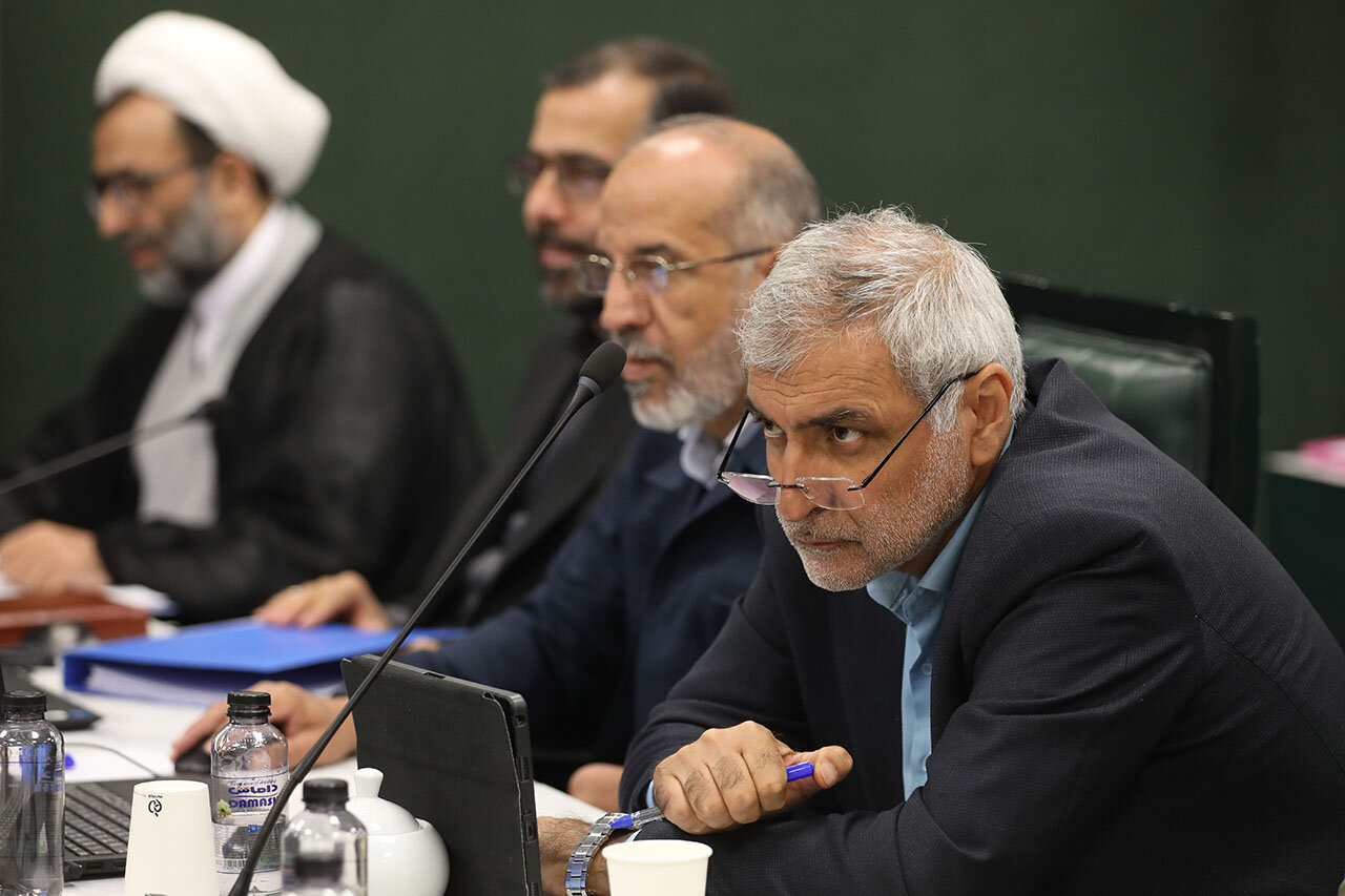 قالیباف: من مدافع طرح نفوذ هستم اما نمی‌شود کشور را قفل کنیم و بگوییم همه از ما اجازه بگیرند / نیازمندی‌های وزارت اطلاعات و سازمان اطلاعات سپاه درباره نفوذ را در چارچوب منطقی تامین می‌کنیم