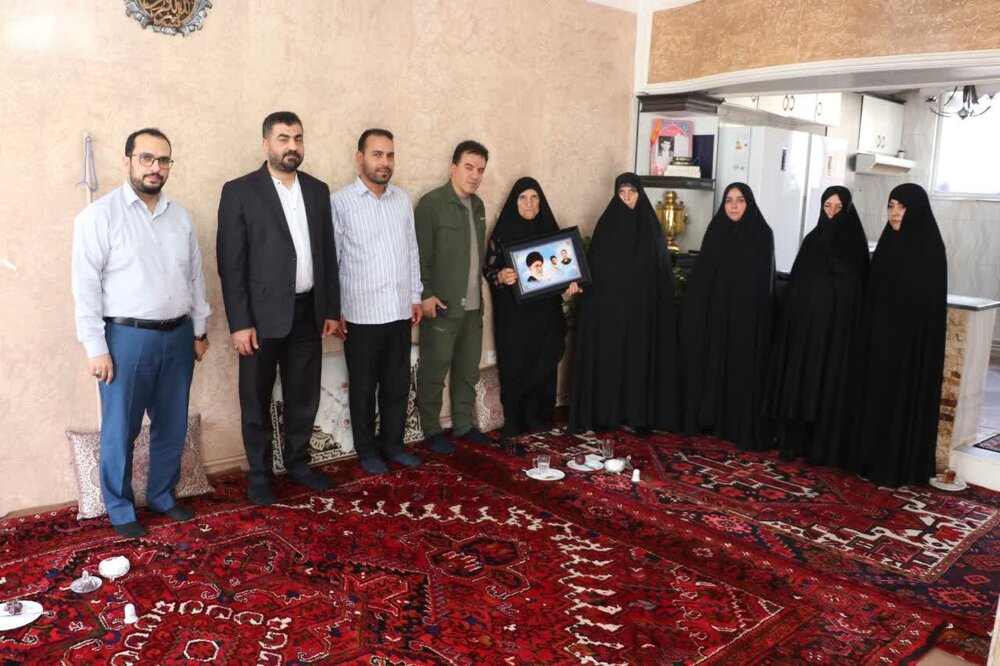 دیدار شهردار تبریز با خانواده معظم شهیدان والامقام «ناصر رزمی» و «ابراهیم اسدیان