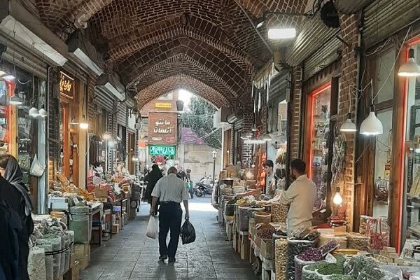 اخطار به اصناف سد معبرکننده در بازار تاریخی شیشه‌گرخانه
