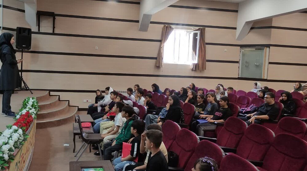 برگزاری کارگاه آموزشی تفکیک پسماند از مبدا برای نوجوانان و اولیا در فرهنگسرای ارم