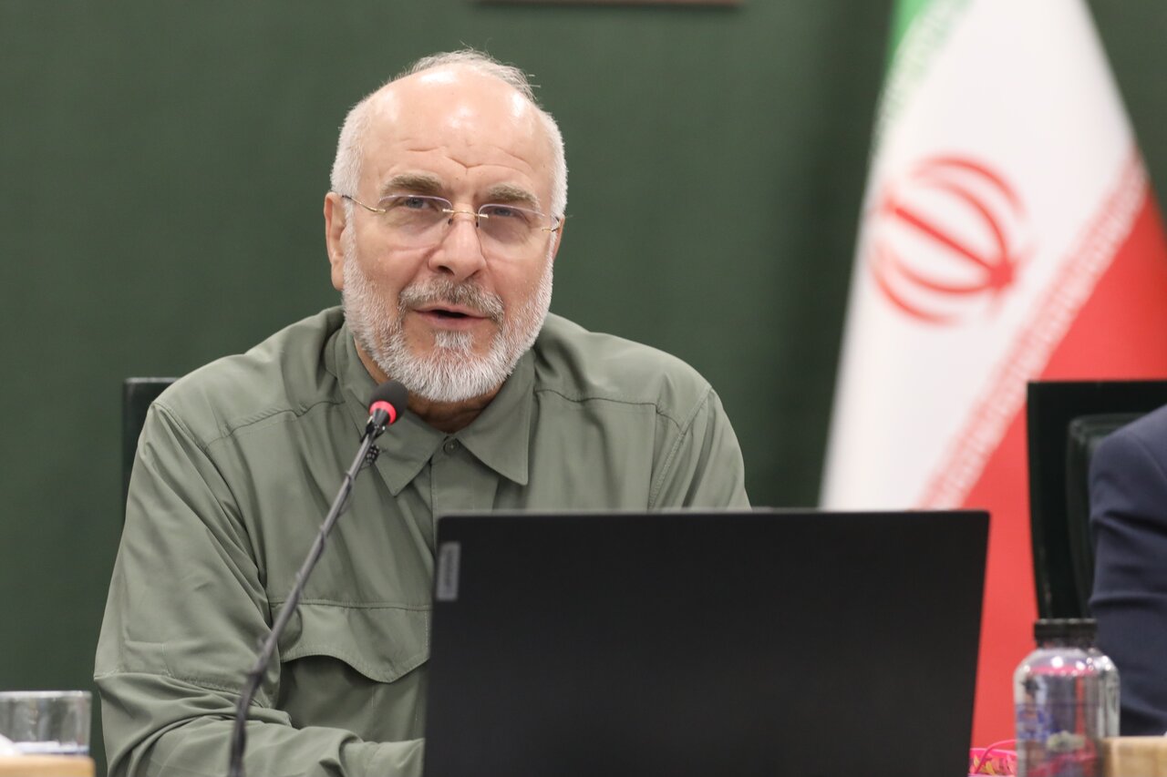 تاکید رهبر انقلاب به پرهیز از ضعیف نمایی، دستورالعمل راهبردی برای تمام عرصههاست/پوزه دشمن را در میدان جنگ اقتصادی هم به خاک میمالیم/آمریکاییها خوب میدانند که دوران پاسخهای متناسب به پایان رسیده است