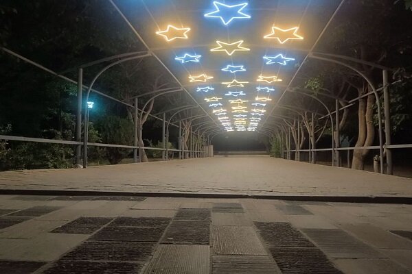 تونل نور در کمربندی جنوبی تفرجگاه ائل‌گولی/ جلوه‌ای متفاوت با نورپردازی نئوفلکس