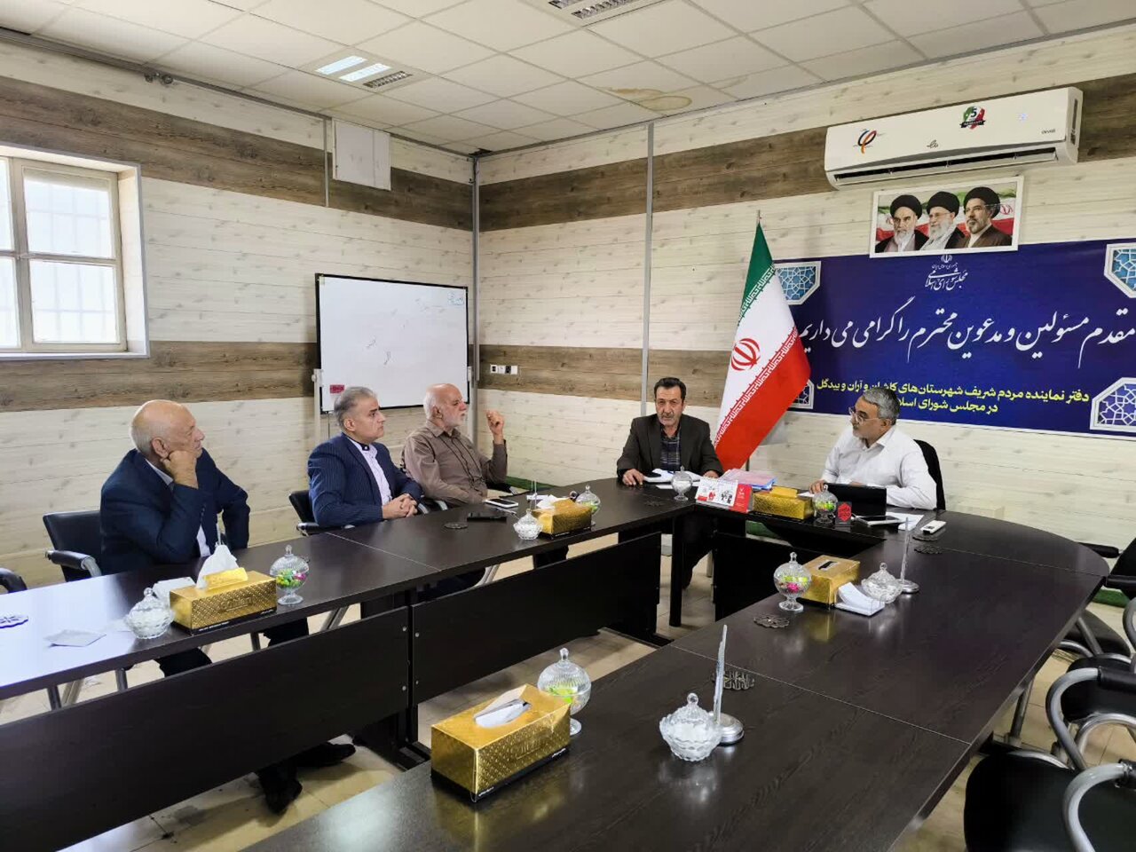 پی‌گیری معینی در خصوص تأمین تجهیزات و نیروی انسانی بیمارستان ثامن‌الحجج(ع) آران و بیدگل