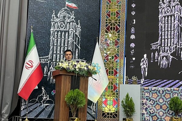 تئاتر خیابانی به تقویت نشاط اجتماعی و پویایی شهری کمک می‌کند