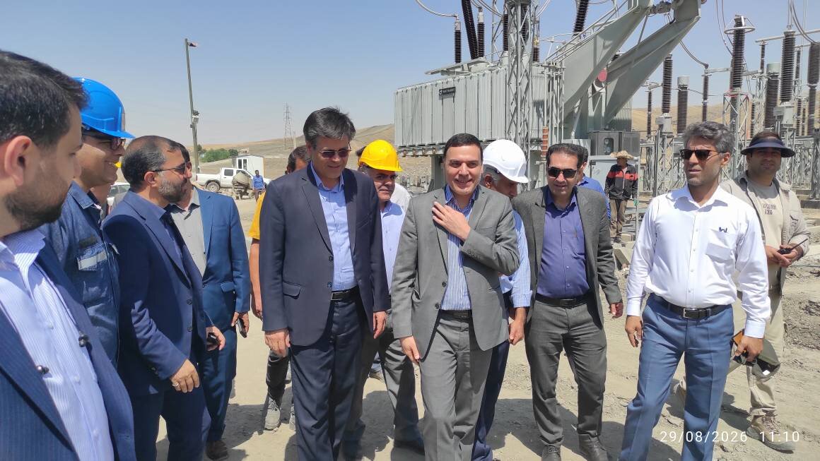 شتاب‌بخشی به توسعه زیرساخت‌های شبکه برق بروجرد با نظارت میدانی مدیرعامل توانیر