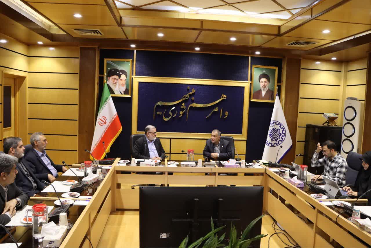 معتمدیان: دانش دانشگاهی به راهکار اجرایی برای حل مسائل تهران تبدیل شود/ توسعه همکاری استانداری تهران و دانشگاه صنعتی شریف