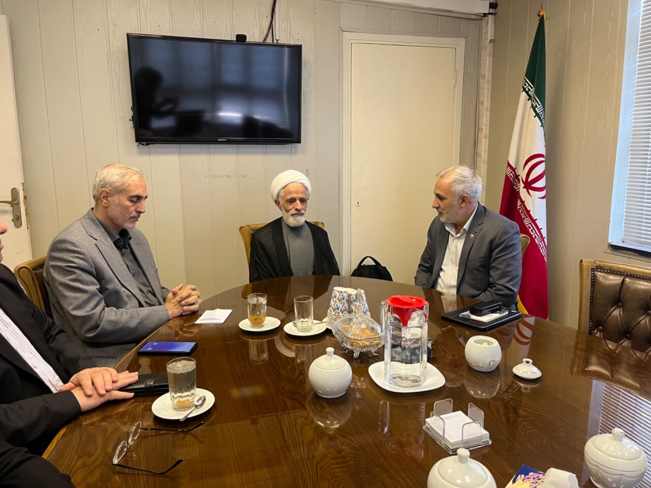 پی‌گیری‌های کمیسیون اجتماعی درخصوص ساماندهی نیروهای شرکتی در جلسه با معاون حقوقی رئیس‌جمهور به کجا رسید!؟