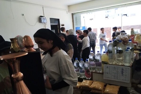 استقبال گردشگران از نمایشگاه دائمی صنایع دستی و سوغات شهریار