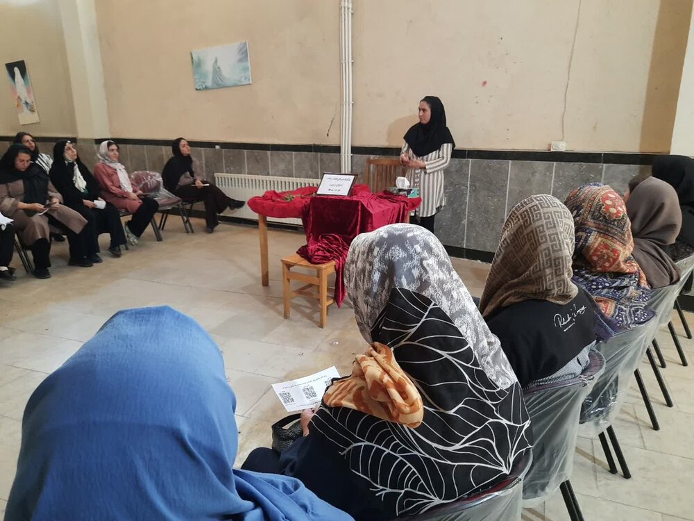 برگزاری کارگاه آموزشی تفکیک پسماند از مبدا برای بانوان در فرهنگسرای آنا