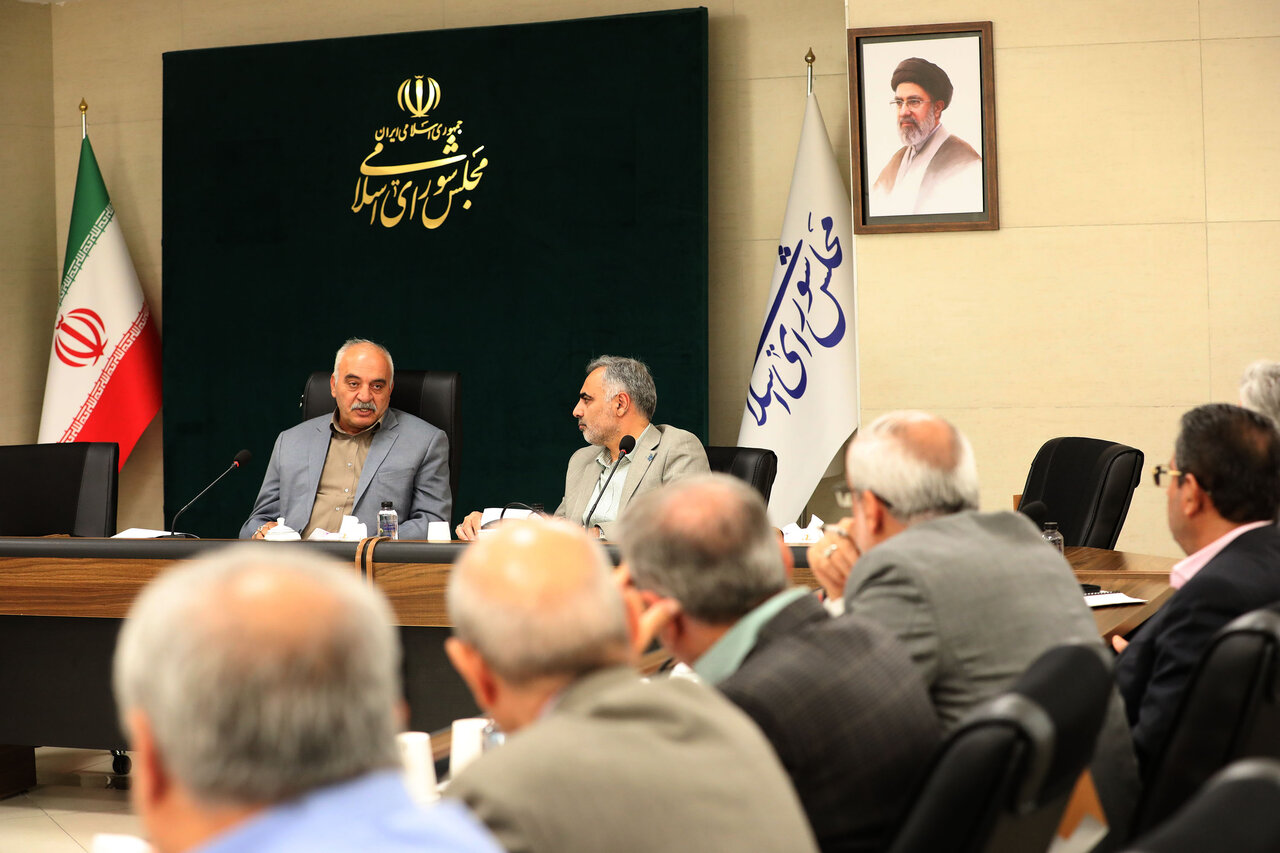 مصطفوی: پیام‌نور می‌تواند در جذب دانشجویان خارجی نقش‌آفرینی کند/ ناجی: تأمین مسکن اعضای هیأت علمی و کارکنان پیام‌نور در حال پی‌گیری است