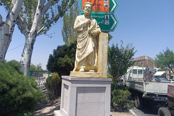 پیکره سنگی علامه طباطبایی در پل قائم مقام نصب شد