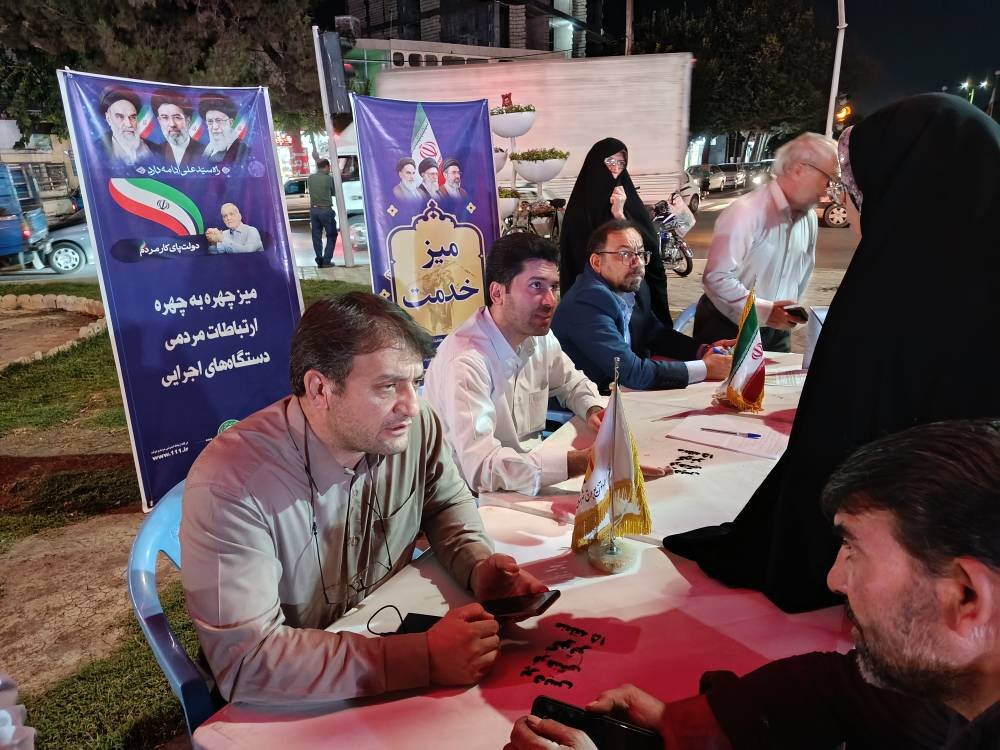پاسخگویی بی‌واسطه به مطالبات شهروندان؛ برپایی میز خدمت برق منطقه ۸ اصفهان