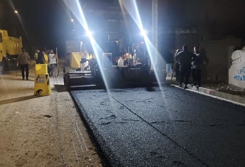 بهسازی مسیر پل تراکتورسازی تا جاده تبریز ـ آذرشهر با توزیع ۶۳۰ تن آسفالت