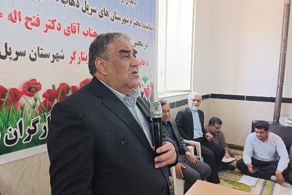 تجلیل فتح الله حسینی از ۴۰ خانواده شهداء و جانبازان روستای سرباغ گلین با حضور مسئولان استانی/احداث جاده دسترسی به باغات این روستا یکی از مطالبات مهم مردم منطقه