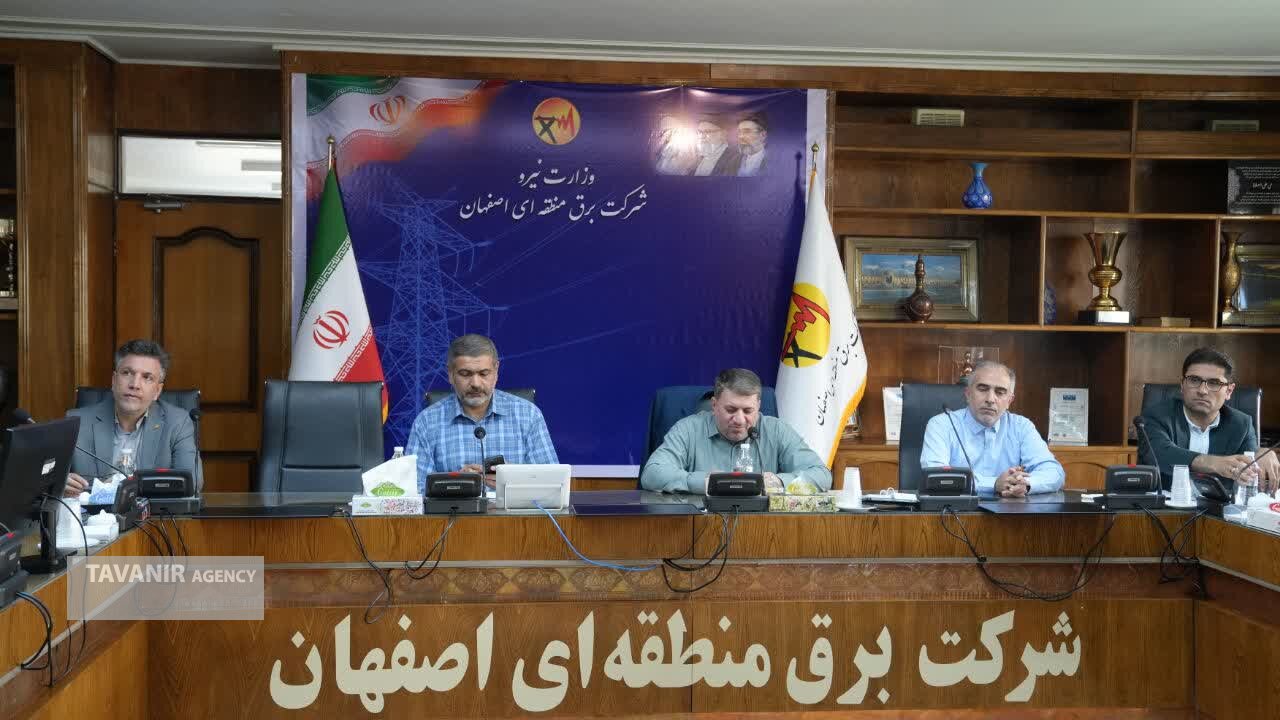 تسریع در پروژه‌های خورشیدی در اصفهان؛ از شهر خورشیدی تا نیروگاه ۲۱۵ مگاواتی پالایشگاه