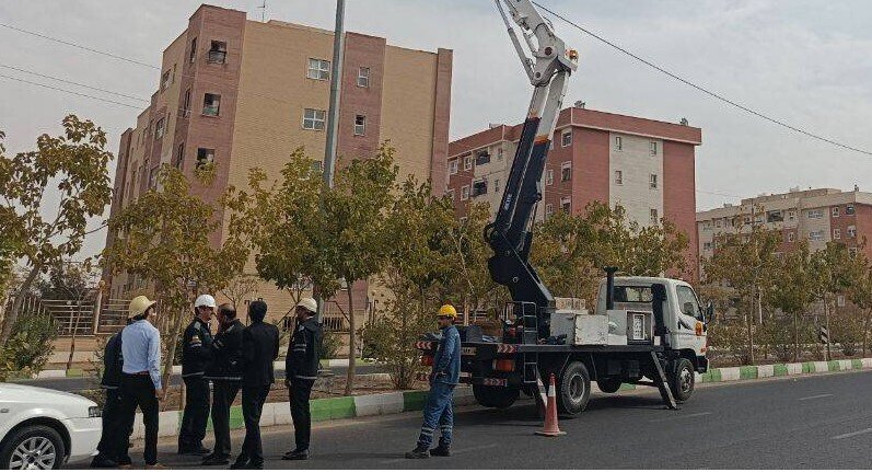 تعویض ۳۳۰ چراغ پرمصرف معابر پردیسان قم با چراغهای LED