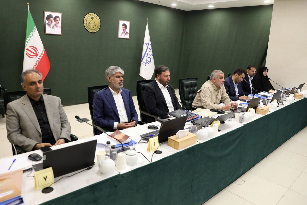 موافقت مجلس با دو فوریت استفساریه درخصوص قیمت عرضه قیر رایگان