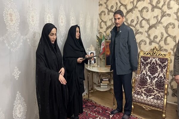 دیدار شهردار منطقه ۲ تبریز با خانواده شهید والامقام مرتضی حضرتی