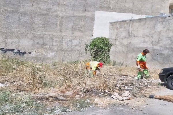 پاک‌سازی قطعات خالی سطح حوزه شهرداری منطقه ۲