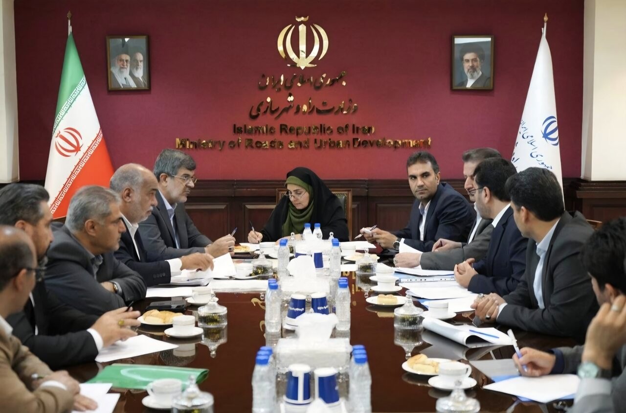 نشست پوردهقان با وزیر راه برای پی‌گیری پروژه‌های راه و مسکن اردکان