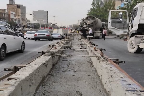 اجرای بتن ریزی فونداسیون در جنب زیرگذر شهیدمنتظری