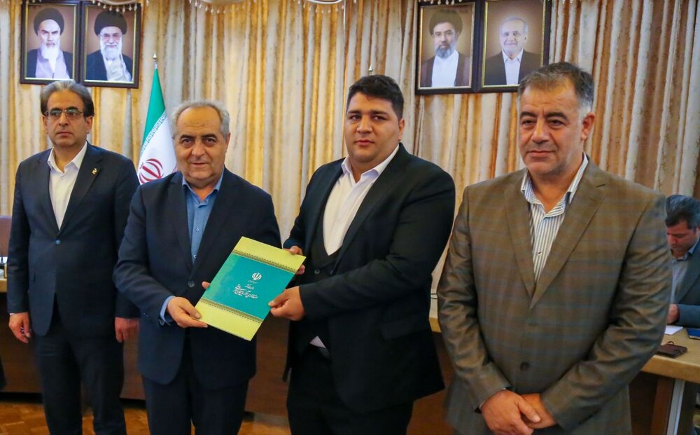 تجلیل استاندار آذربایجان شرقی از دبیر مؤسسه مردم‌نهاد وادی حیات