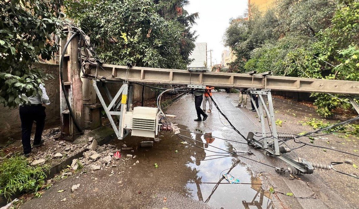 تلاش سیمبانان مازندرانی برای پایداری شبکه در شرایط نامساعد جوی