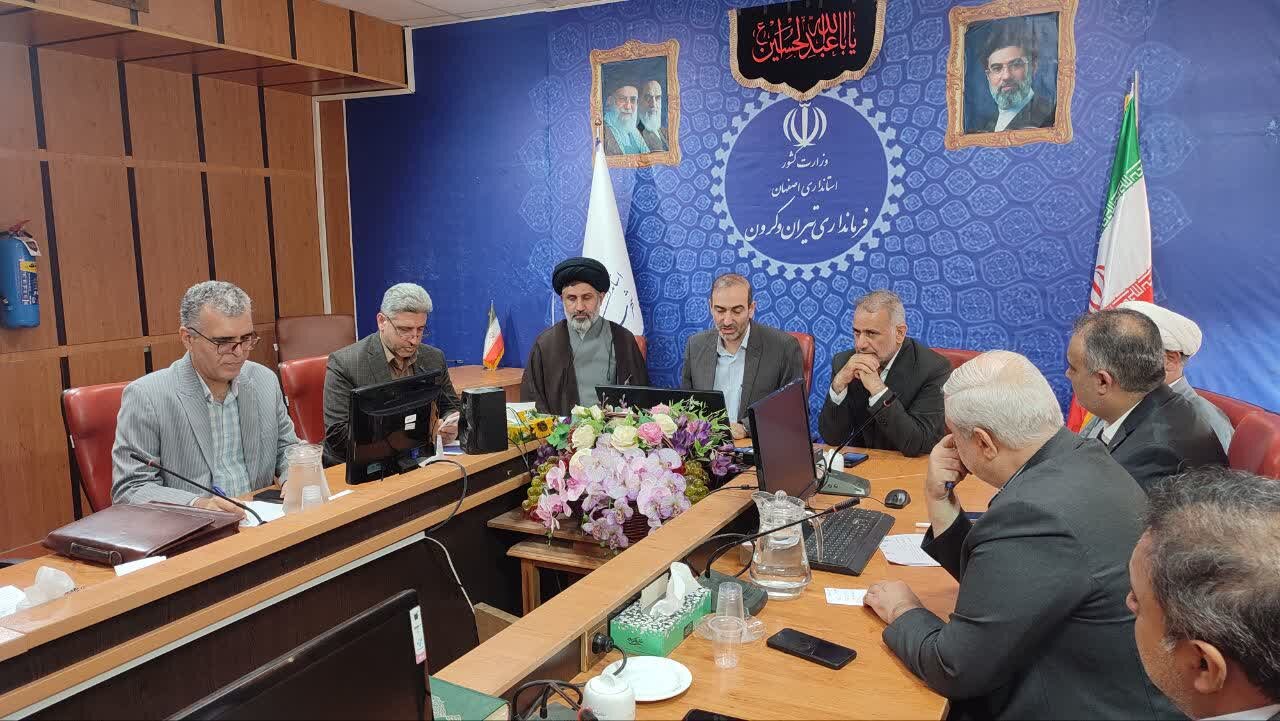 حضور ابوترابی در جلسه کارگروه بررسی و پی‌گیری تبدیل به احسن نمودن زمین‌های موقوفی تیران و کرون
