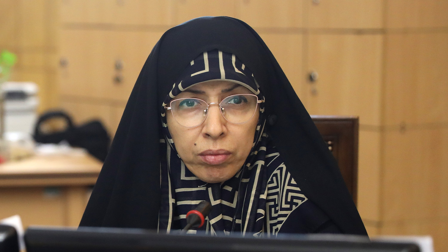 تداوم مطالبات معوق داروخانه‌ها نشان‌دهنده اشکال در مدیریت و فرآیندهای اجرایی حوزه سلامت است/ سازمان برنامه و بودجه و بانک مرکزی باید تعهدات خود را بپردازند؛ سهمیه‌های ارزی و بودجه دارو نباید نادیده گرفته شود