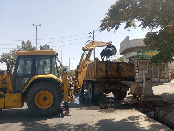 عملیات لایروبی و پاک‌سازی کانال اخماقیه در منطقه ۷ تبریز