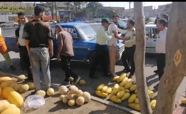 اجرای طرح ضربتی مقابله با سد معبر و دست‌فروشان در منطقه ۷