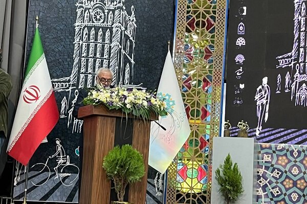 تئاتر، صدای نجواهای خاموش جامعه است