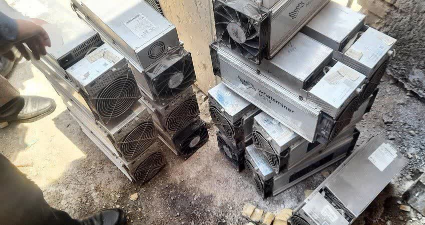 قاچاق برق در روستای سویسه کارون؛ توقیف ۱۹ ماینر