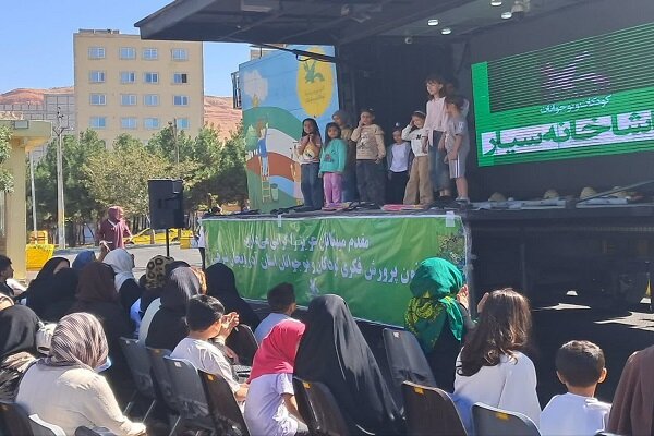 استقرار تماشاخانه سیار کانون پرورش فکری کودکان و نوجوانان در پارک جنگلی ارم