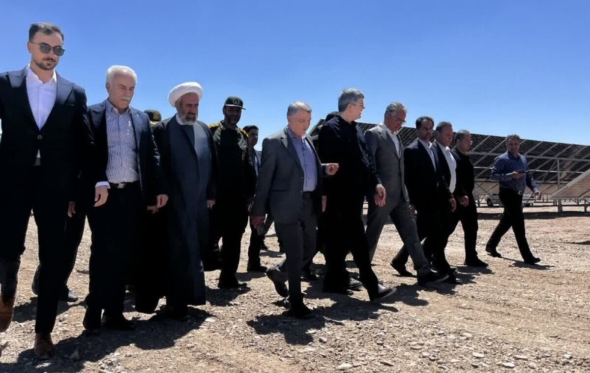 نیروگاه خورشیدی ۳ مگاواتی مروست در یزد با حضور معاون وزیر نیرو به بهره‌برداری رسید