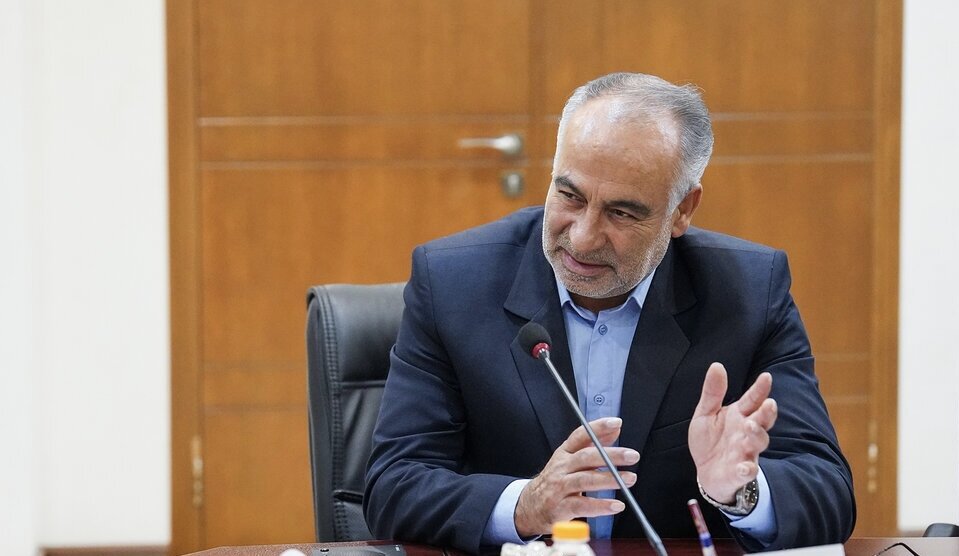 هوشمندسازی و بازسازی مدارس دو موضوع متعارض نیستند/ محرومیت در برخی مدارس نباید بهانه‌ای برای توقف تحول آموزشی شود