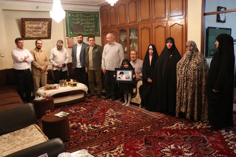 دیدار شهردار تبریز با خانواده شهید والامقام «حسین عفتی لاله» و جانباز و آزاده سرافراز «حسین خورده فروش باسمنج