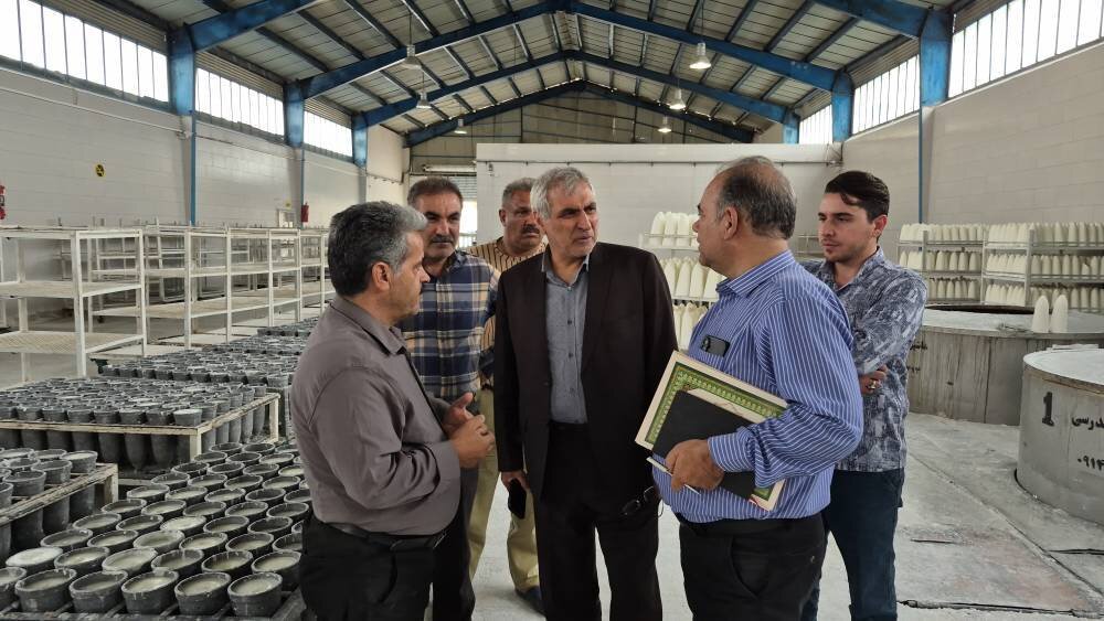 بازدید قوامی از واحدهای تولیدی شهرک صنعتی اسفراین؛ پی‌گیری موانع تولید در شرایط تحریم و جنگ