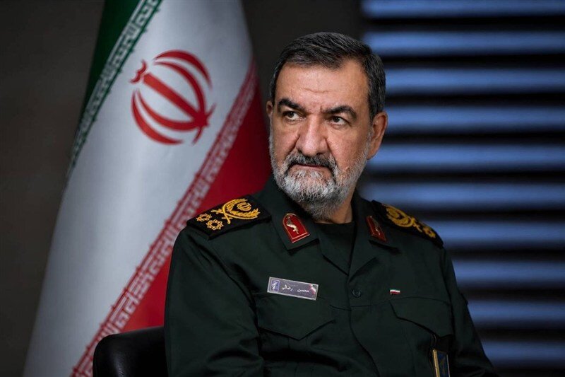 تنگه هرمز با تهدید یا فشار باز نخواهد شد/ایران عقب‌نشینی نخواهد کرد