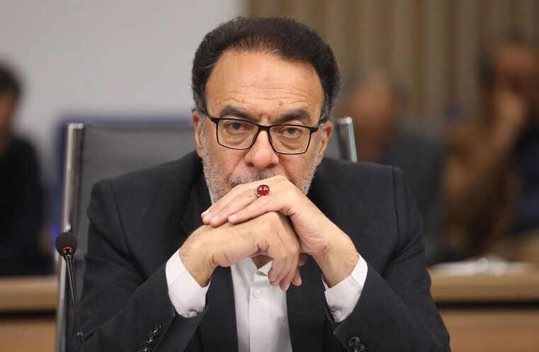 وزارت نفت نیازمند «آرایش جنگی» و پایبندی کامل به اجرای برنامه هفتم است/ جلوگیری از خامفروشی و مدیریت جهادی فلرها در دستور کار وزیر آینده نفت باشد