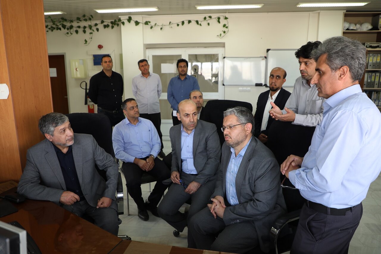 بازدید معاون هماهنگی انتقال و تجارت خارجی شرکت توانیر از تاسیسات شرکت برق منطقه‌ای سمنان