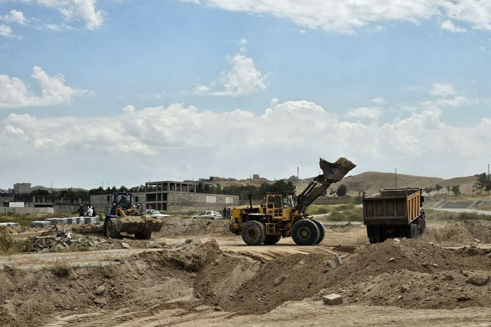 خاکبرداری گسترده پارکینگ طبقاتی باغشمال