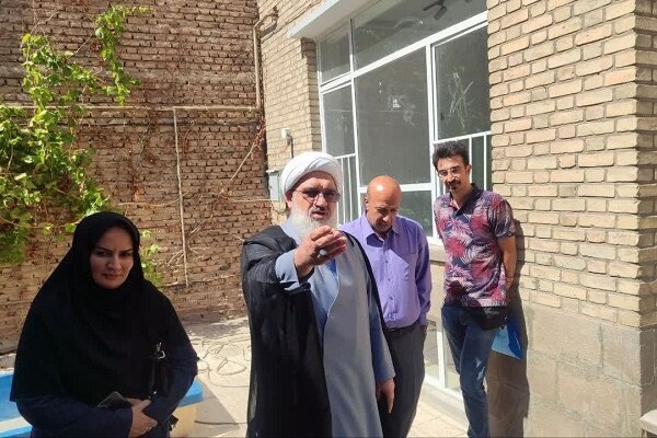 بازدید عضو شورای شهر تبریز از روند آمادهسازی مرکز پژوهشی و ادبی استاد شهریار