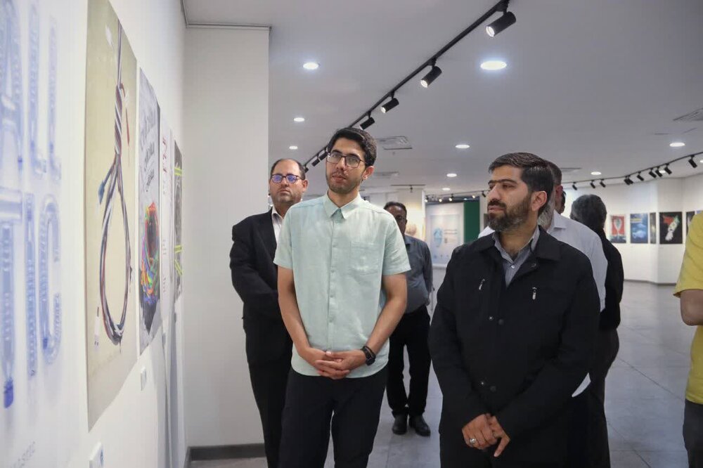 آیین اختتامیه نمایشگاه آثار برگزیده رویداد ملی طراحی پوستر پسماند تبریز برگزار شد