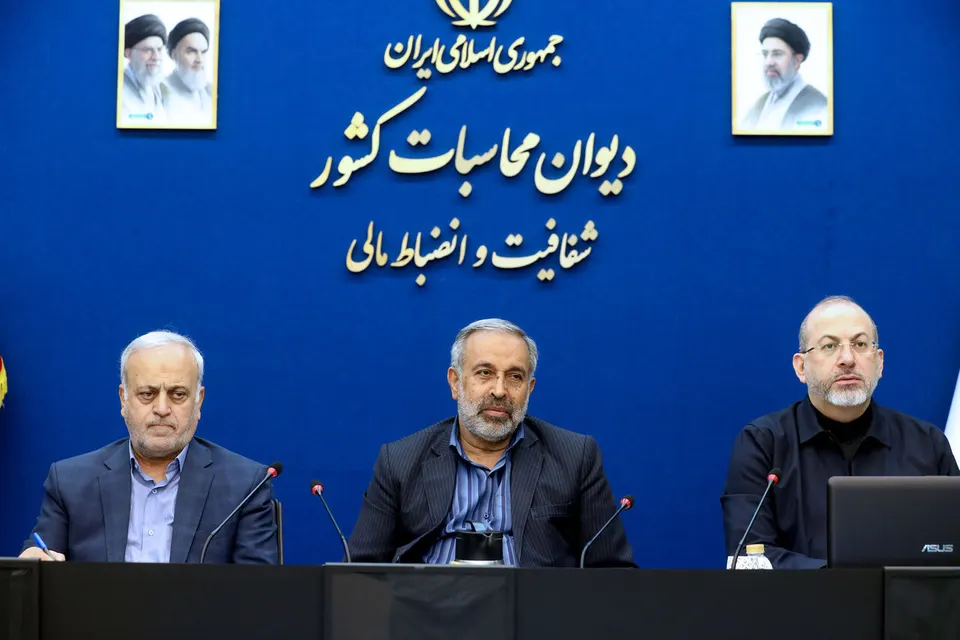 براساس گزارشات دیوان محاسبات باید با دستگاههای متخلف برخورد شود