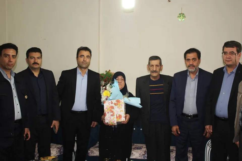 دیدار مدیرعامل شرکت توزیع نیروی برق استان همدان با همکاران آسیبدیده در حین انجام وظیفه