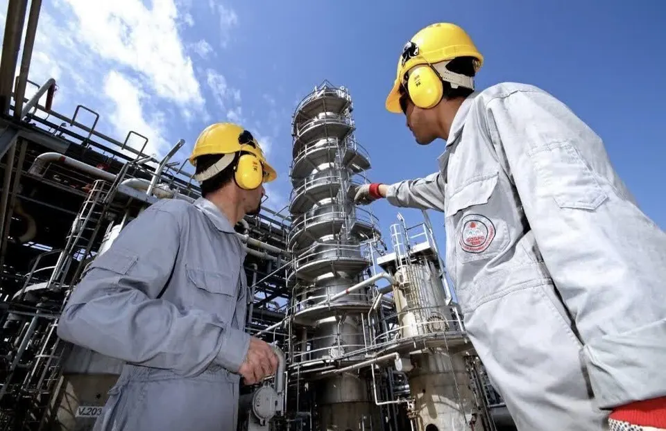 هنرستانهای مجهز به نیاز صنایع، کلید اشتغال جوانان در مناطق نفتخیز است/ آموزش مهارتی در خوزستان باید به اشتغال نیروهای بومی در صنایع نفتی منجر شود